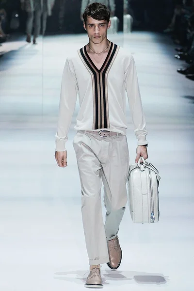 Look 17